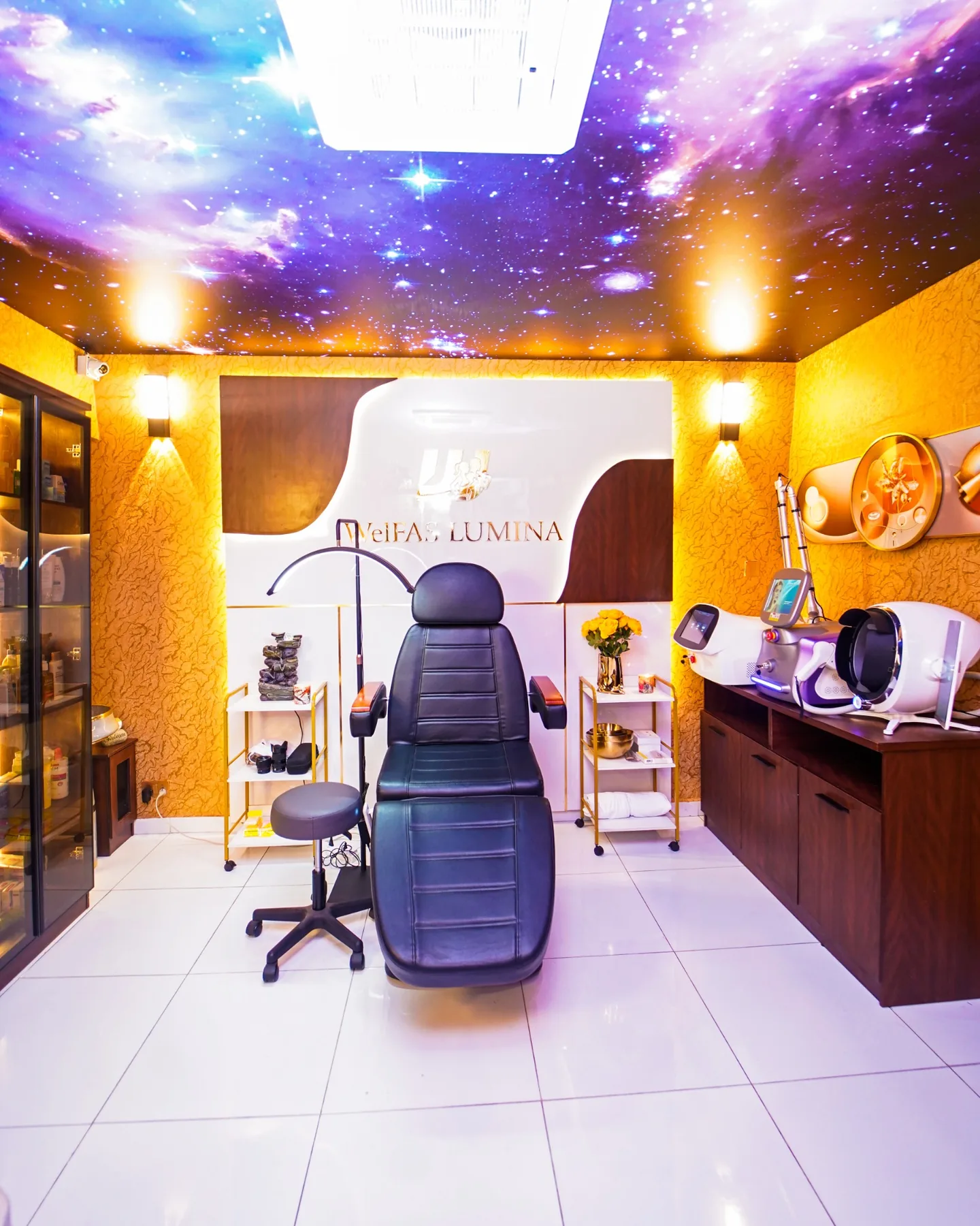 LUMINA treatment chair and private facility